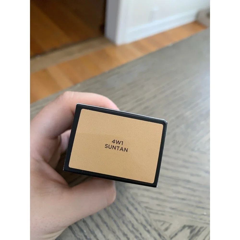 NIB Laura Mercier Real Flawless Weightless Perfecting Foundation - 4W1 Suntan